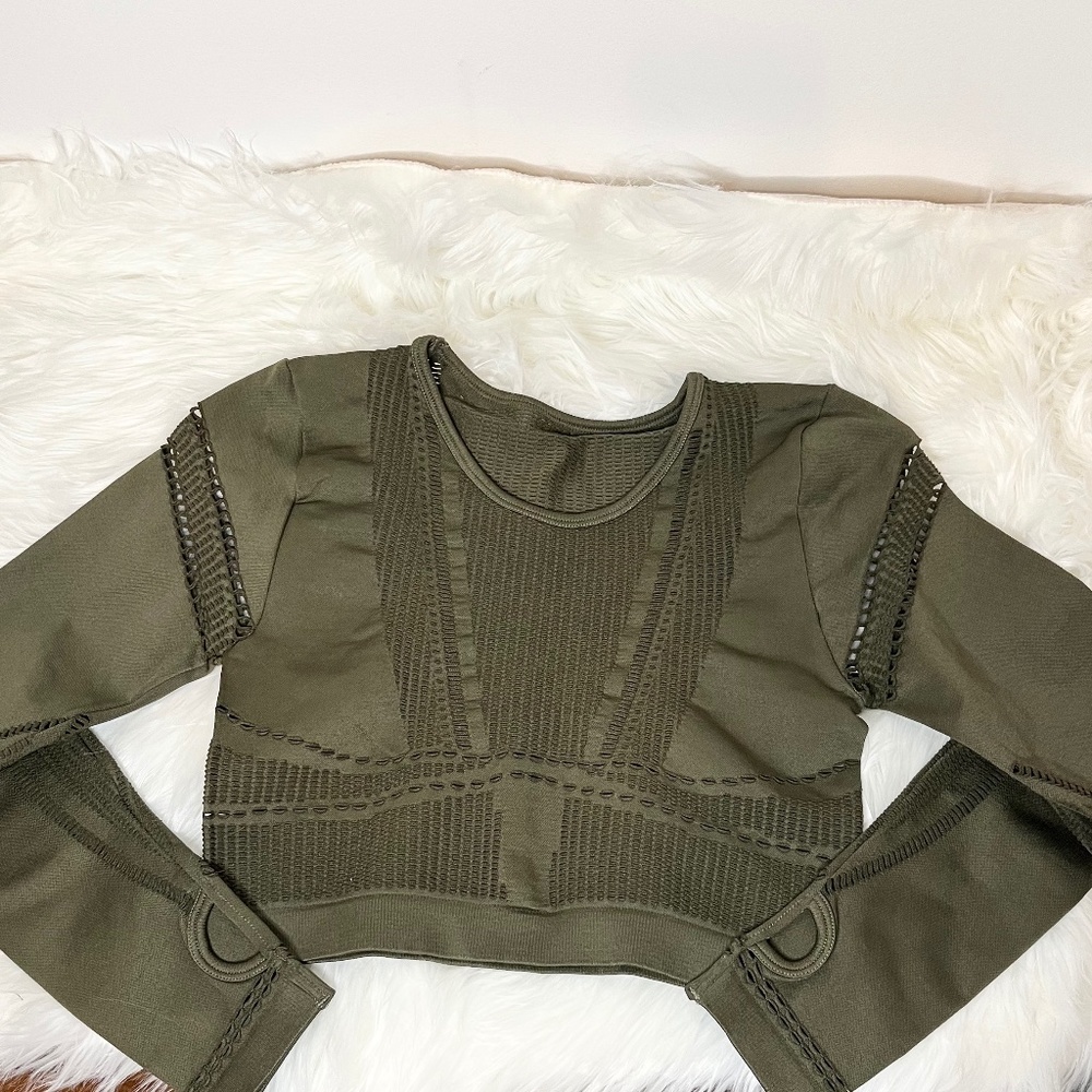 Olive 🫒 Green Gym Sports Long Sleeved Crop Perforated Top Size Medium/Large